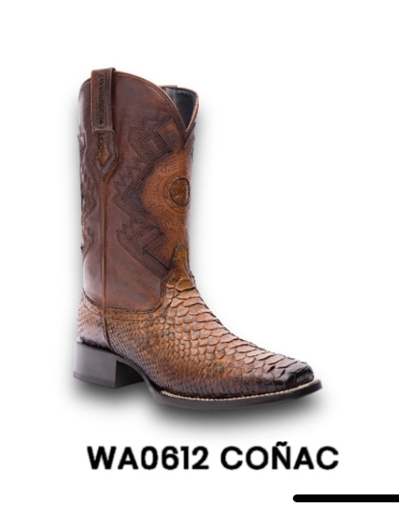 Mahuestic Coñac Python Wide Square Toe Boots